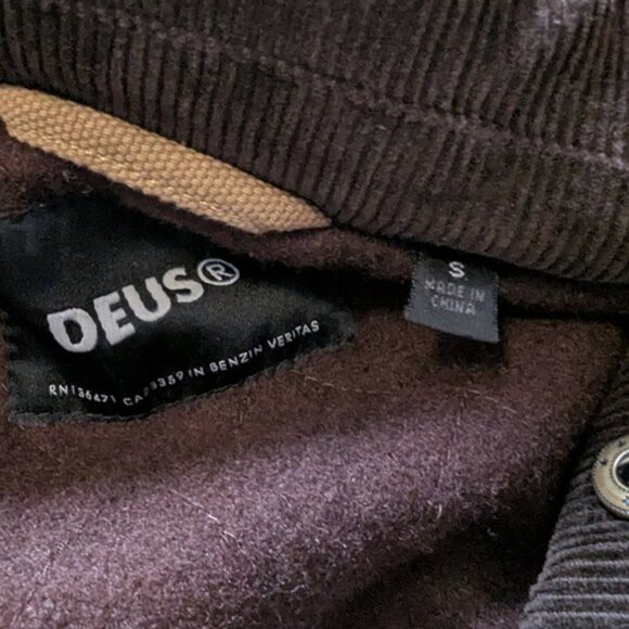 Duluth Trading Co Men's Tan Vest - Picture 7 of 7